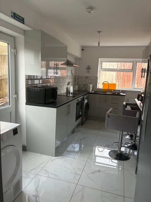 Room Rubery Farm Grove in Birmingham