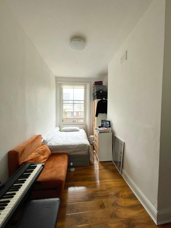 Room Blomfield Villas in City of Westminster