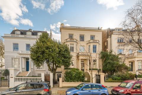 Flat Pembridge Square in London