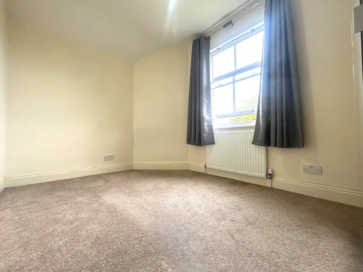Flat Buckingham Road in Greater London