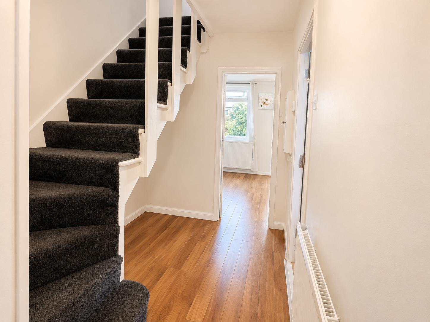 Flat Harpley Square in Greater London
