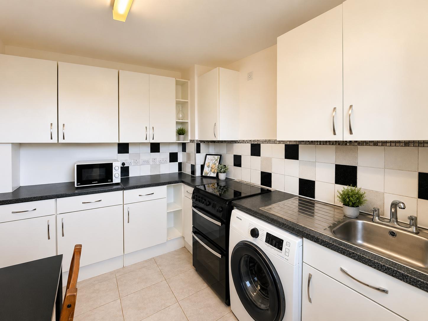 Flat Harpley Square in Greater London