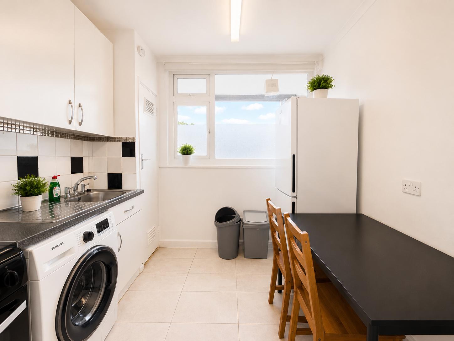 Flat Harpley Square in Greater London