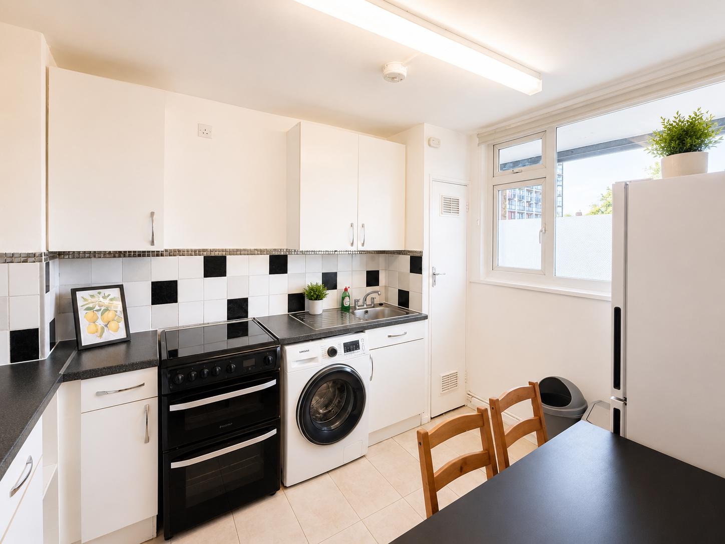 Flat Harpley Square in Greater London