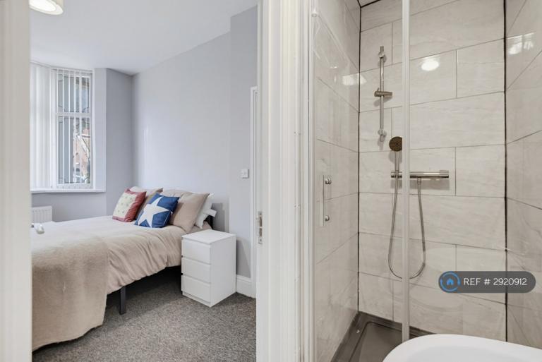 Room St Marys Road in Sandwell