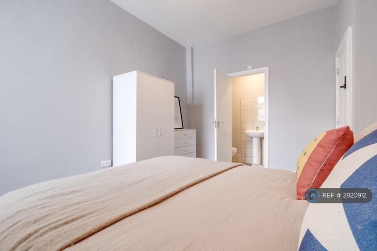 Room St Marys Road in Sandwell