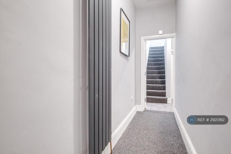 Room St Marys Road in Sandwell