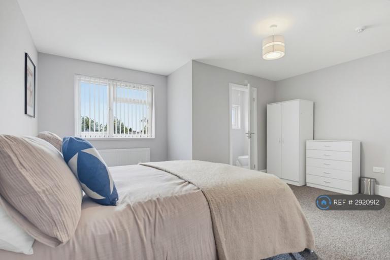 Room St Marys Road in Sandwell