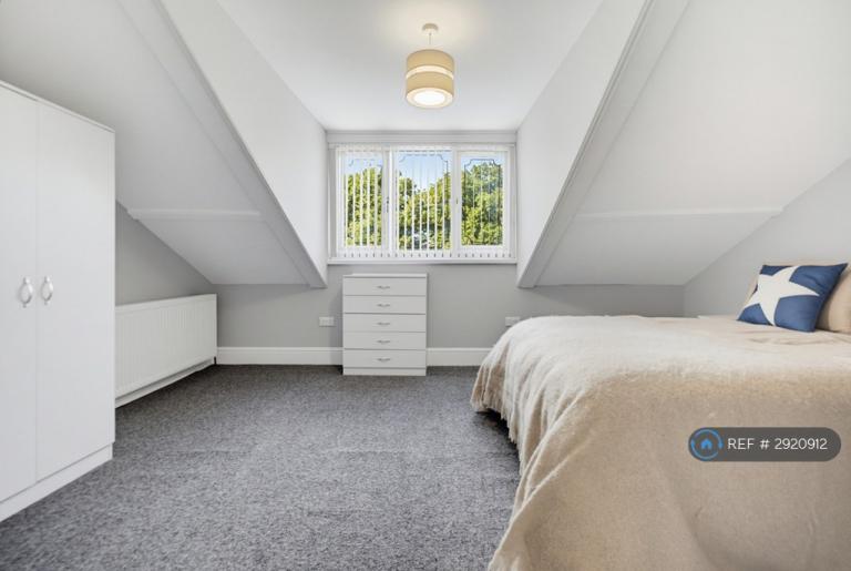 Room St Marys Road in Sandwell