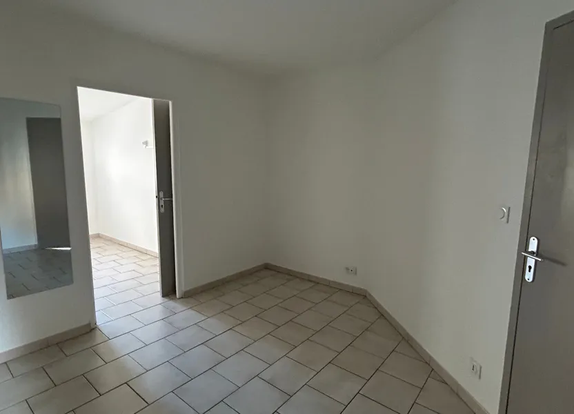 Flat Rue du Barry in Cabrières
