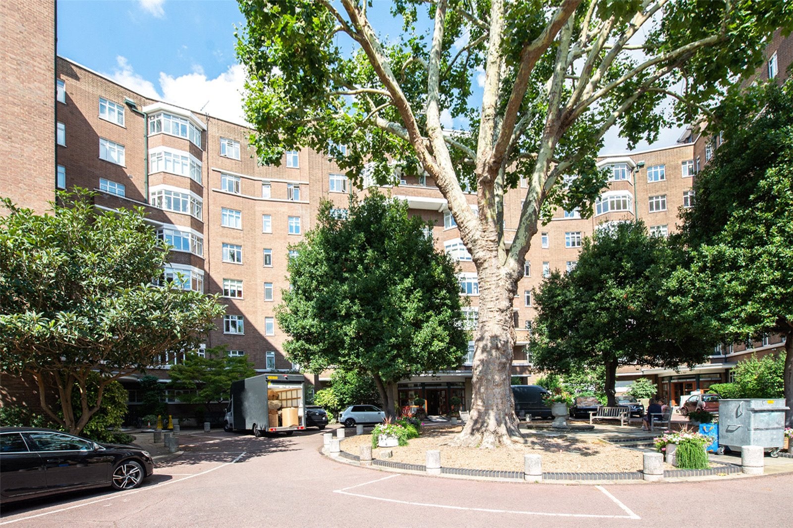 Flat Old Brompton Road in Greater London