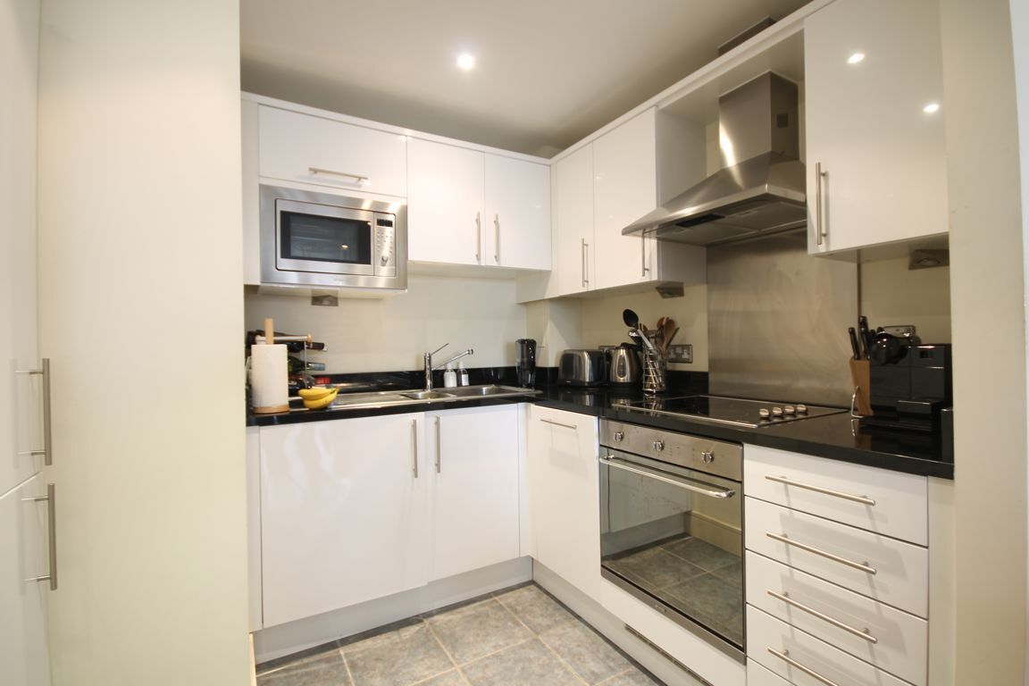 Flat Long Lane in Greater London