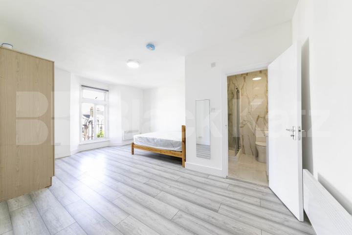 Flat Iverson Road in Greater London