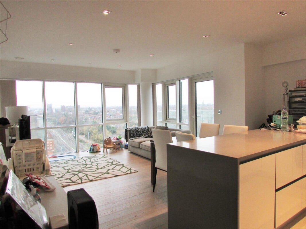 Flat Longfield Avenue in Greater London