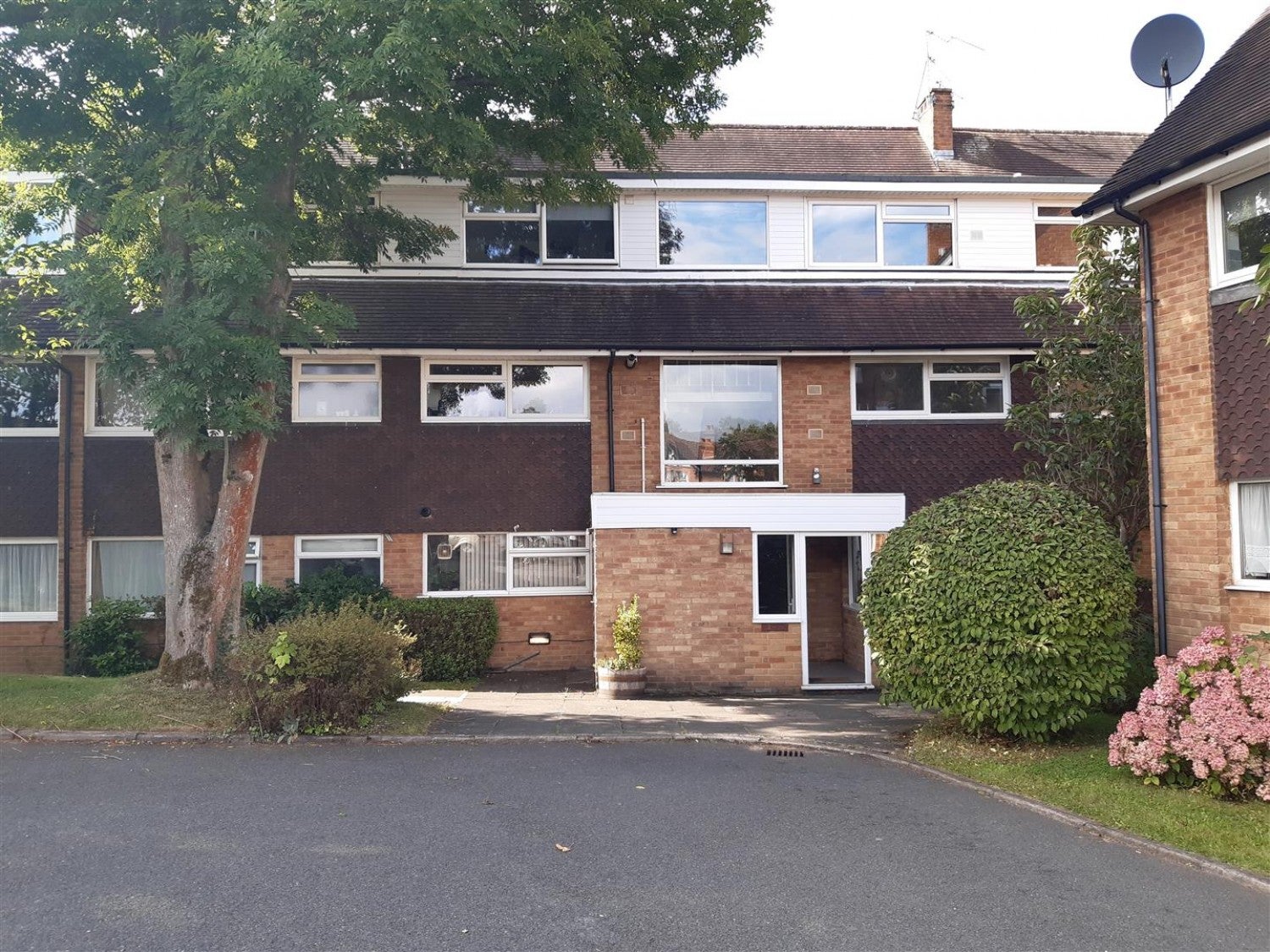 Flat High Street in Metropolitan Borough of Solihull