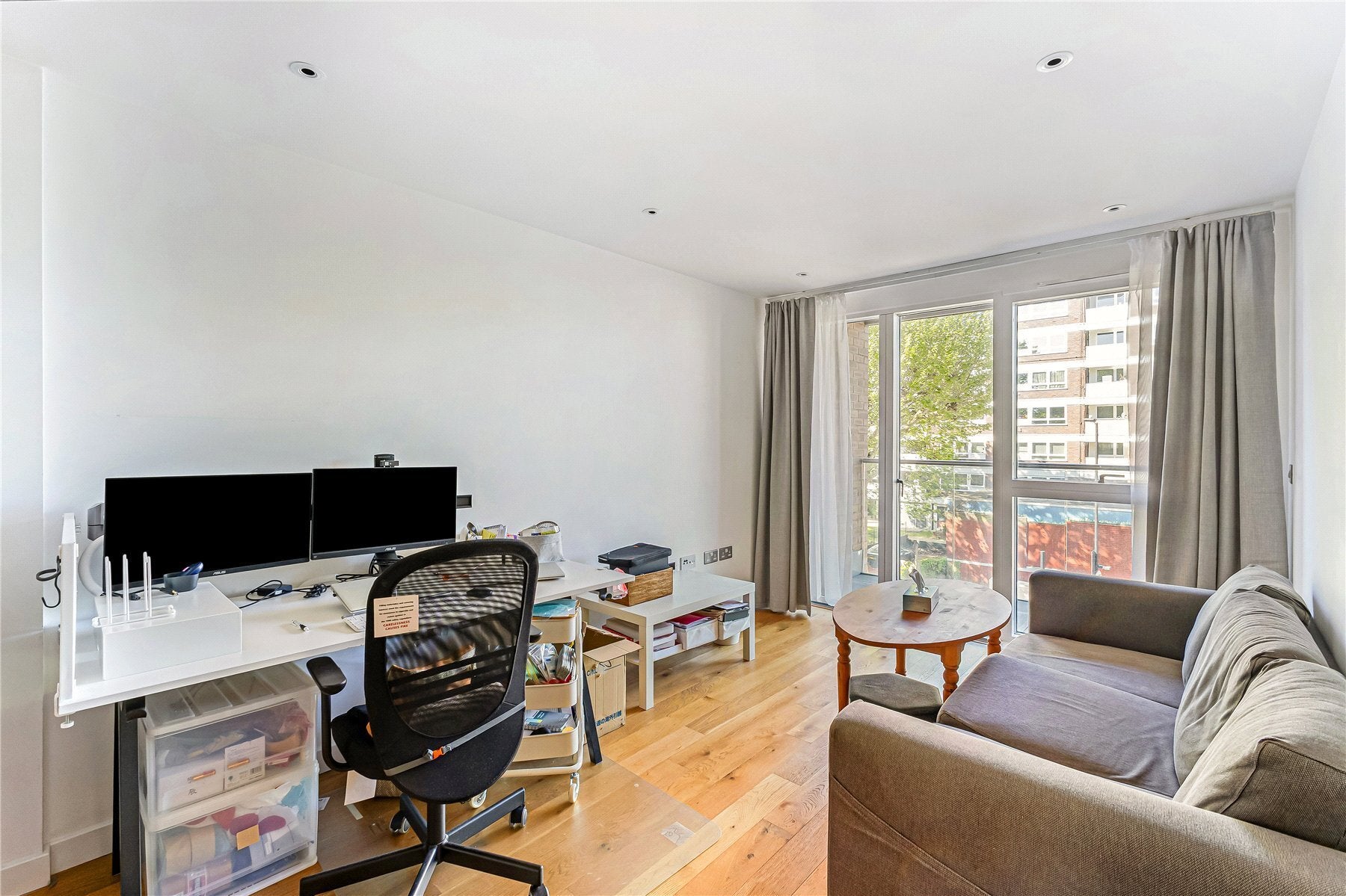 Flat Goldhawk Road in Greater London