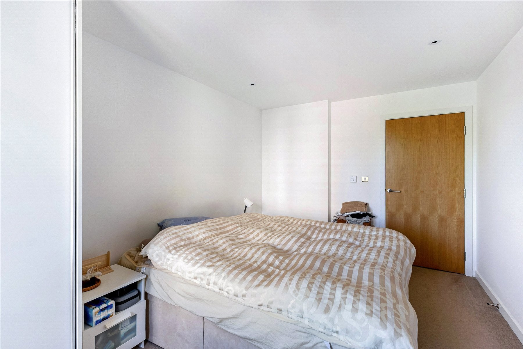 Flat Goldhawk Road in Greater London