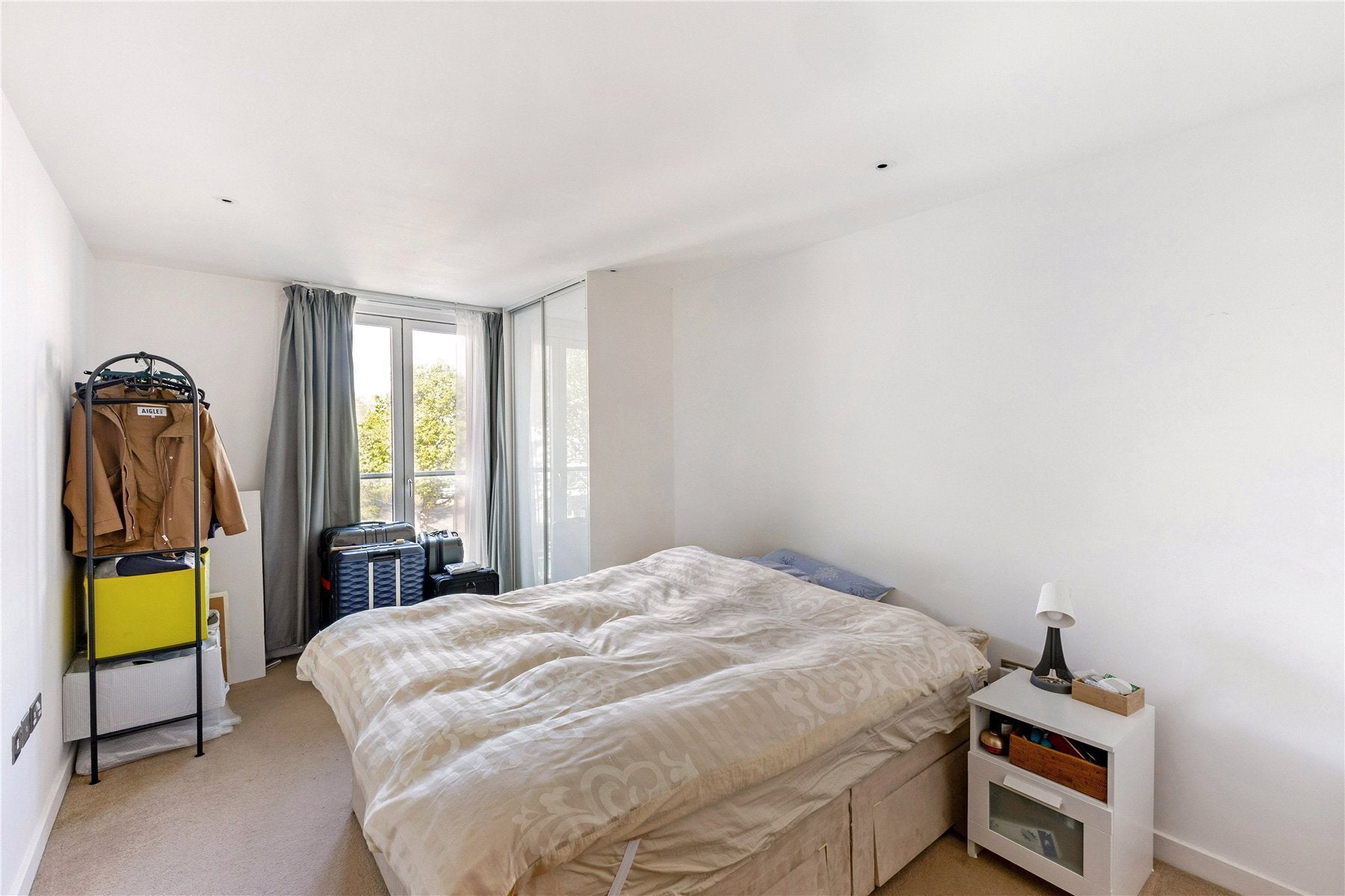 Flat Goldhawk Road in Greater London