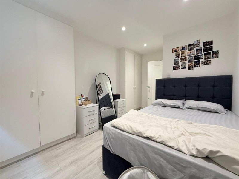 Flat Earl's Court Road in Greater London
