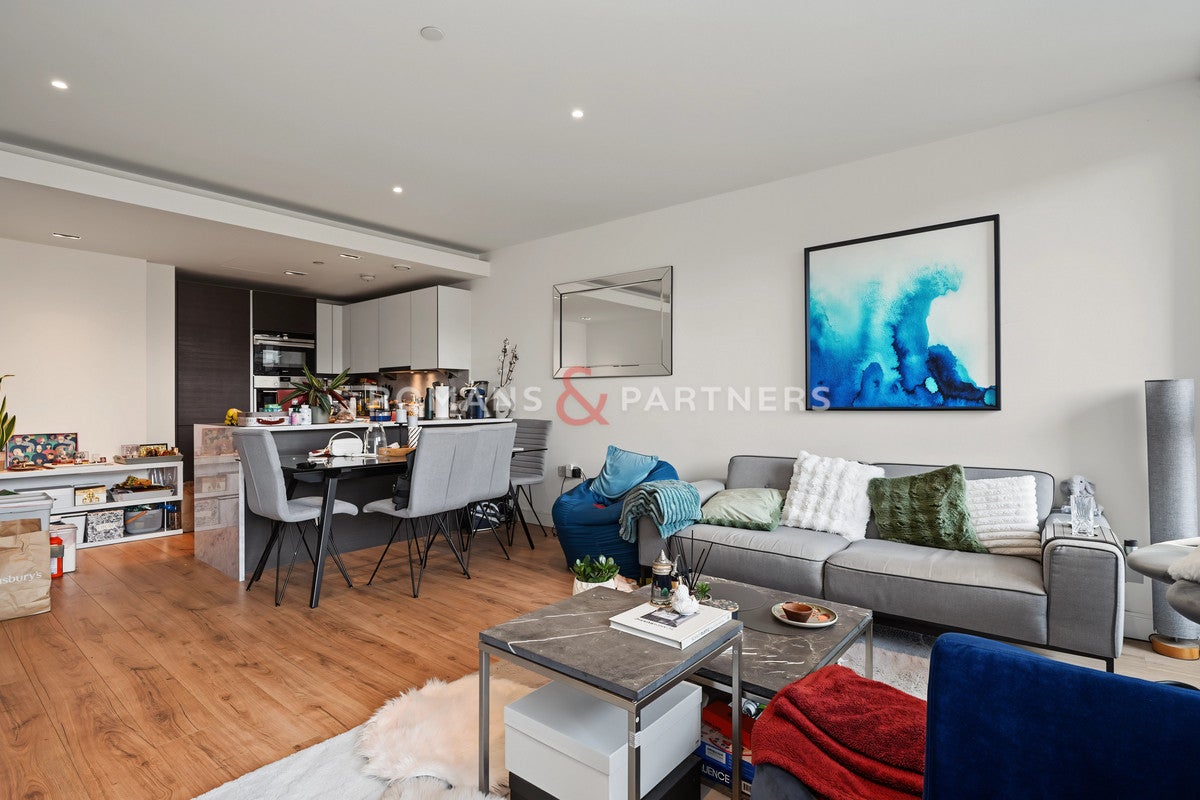 Flat Beadon Road in Greater London