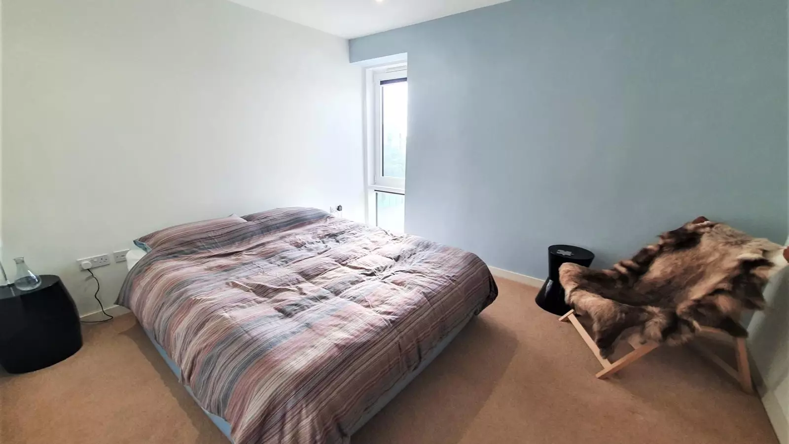 Flat Hayling Way in Greater London
