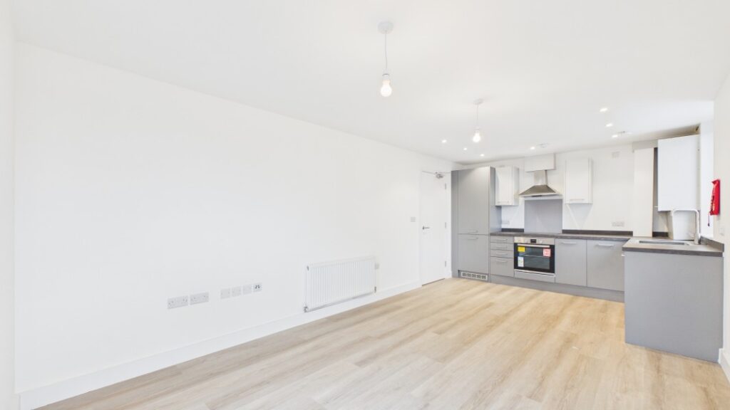 Flat Farnborough Road in Rushmoor