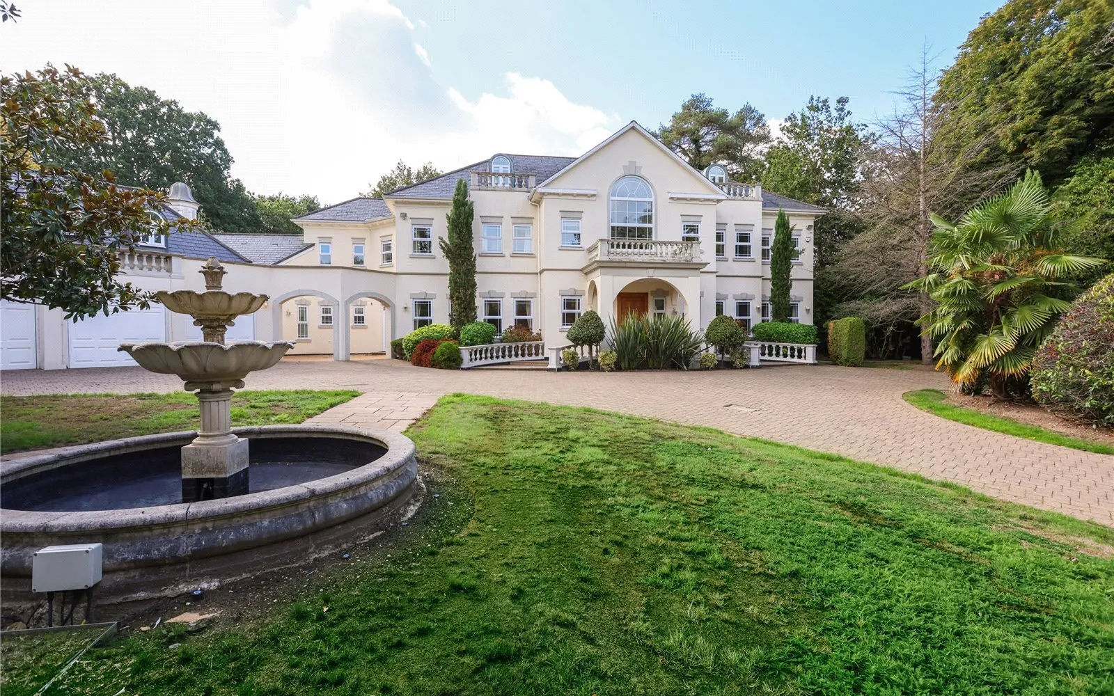 House The Heath in Elmbridge