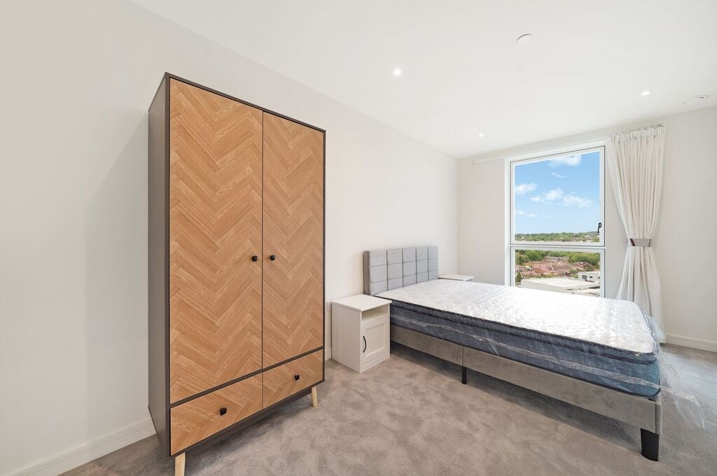 Flat Kingsbury Road in Greater London
