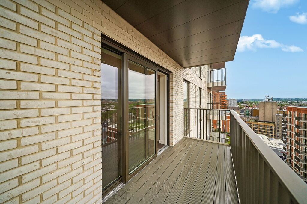 Flat Kingsbury Road in Greater London