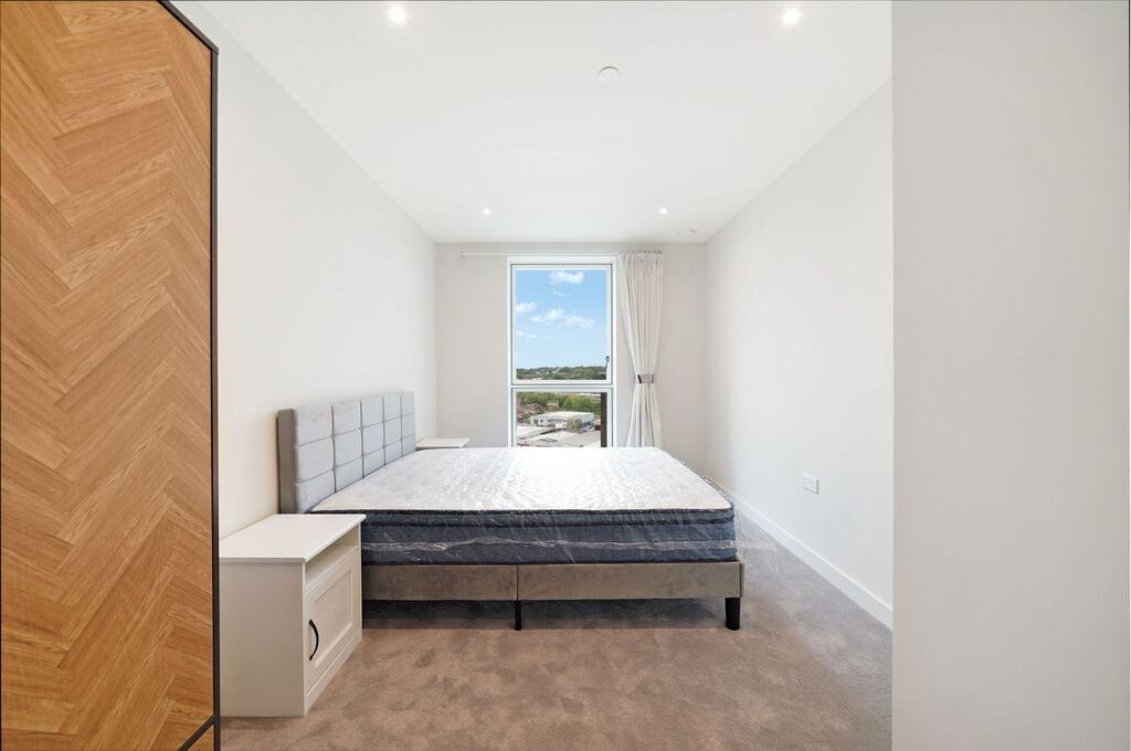 Flat Kingsbury Road in Greater London