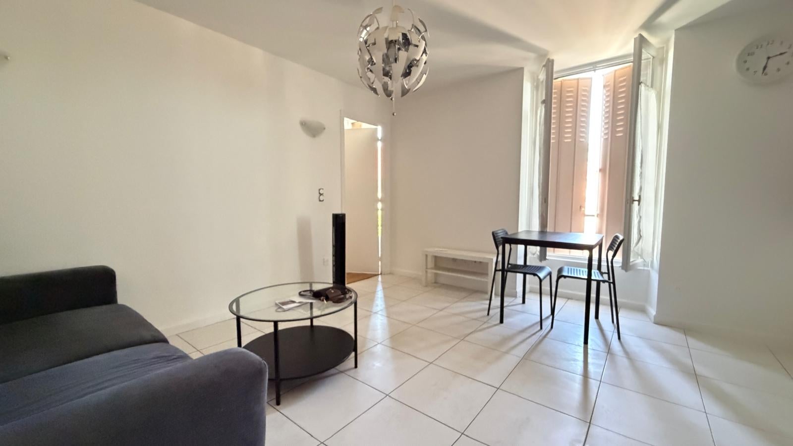 Appartement Place Léon Cassé à Corbeil-Essonnes