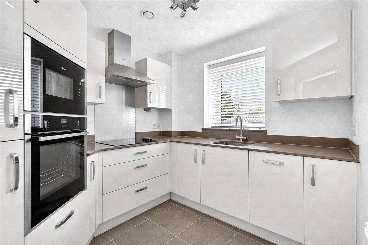 Flat Queens Road in Elmbridge