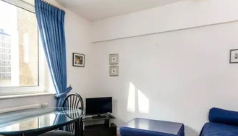 Flat Sloane Avenue in Greater London