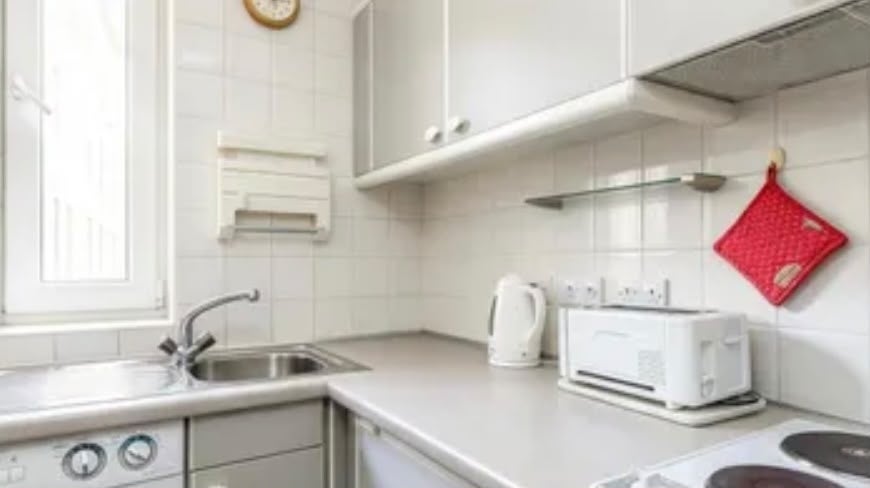 Flat Sloane Avenue in Greater London
