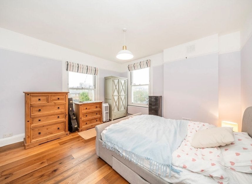 Flat Fernhead Road in City of Westminster