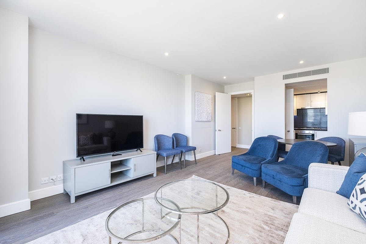 Flat Westferry Circus in Greater London