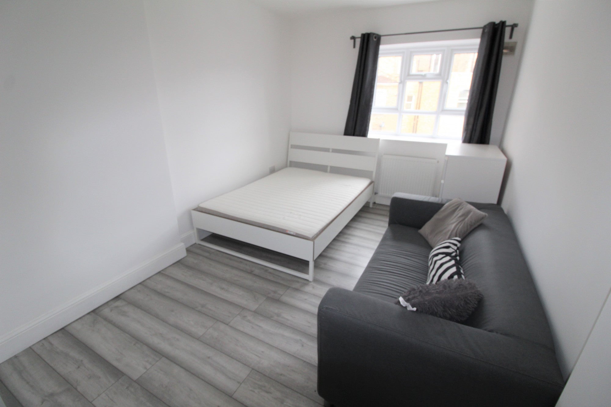 Flat West India Dock Road in Greater London