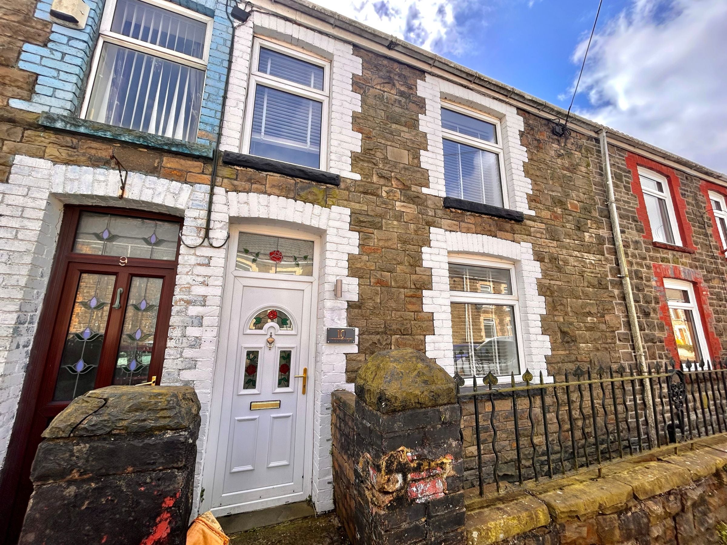 House Victoria Street in Caerau