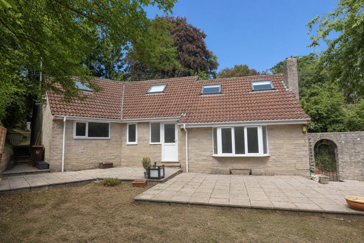 House Treetops Drive in Malvern Hills