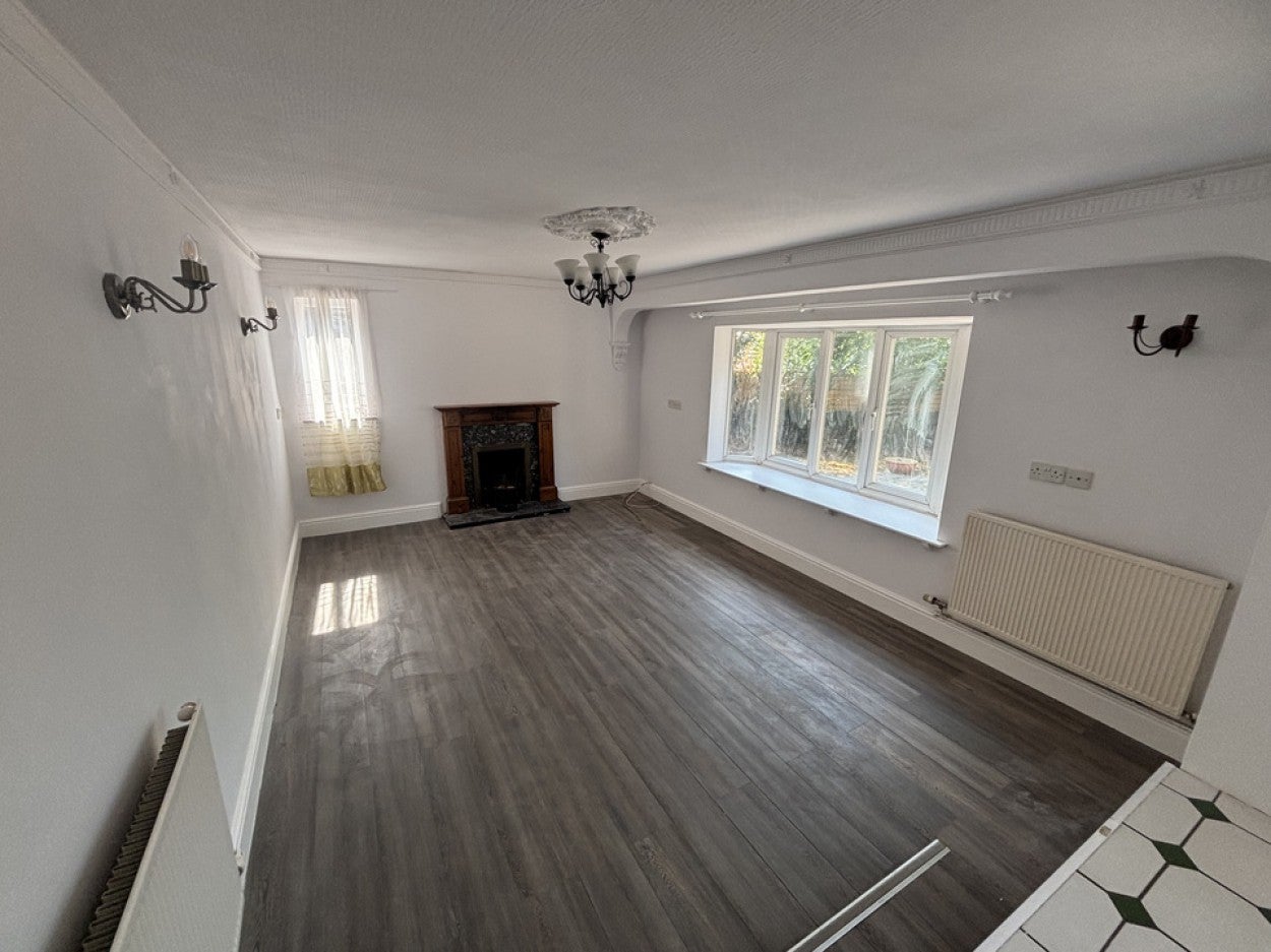 House Treetops Drive in Malvern Hills
