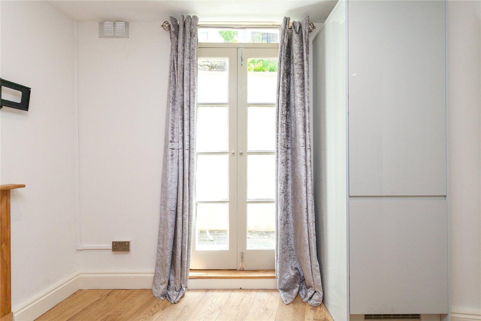 Flat Keystone Crescent in Greater London