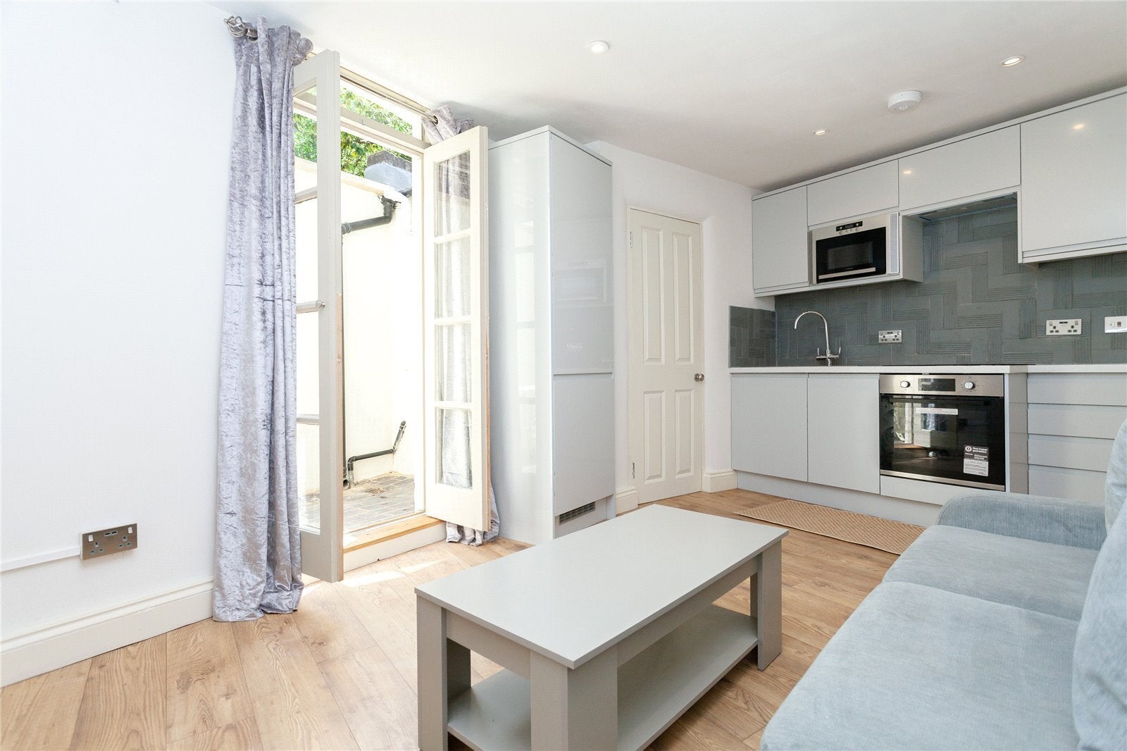 Flat Keystone Crescent in Greater London