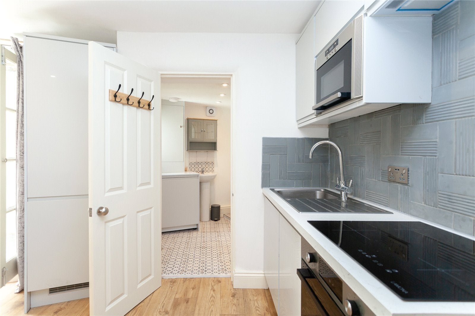 Flat Keystone Crescent in Greater London