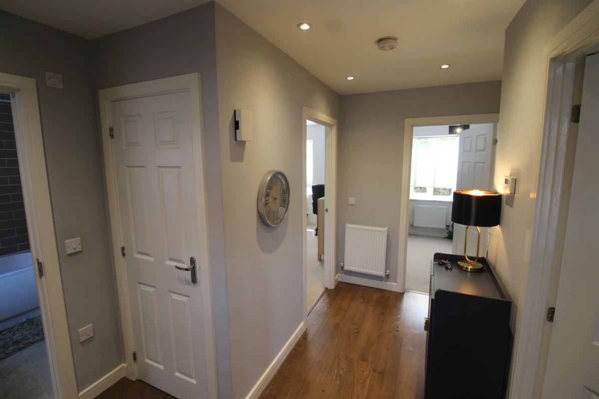 Flat Bushfield Court in Shortstown