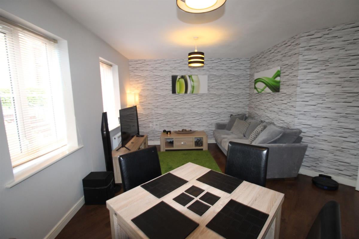 Flat Bushfield Court in Shortstown
