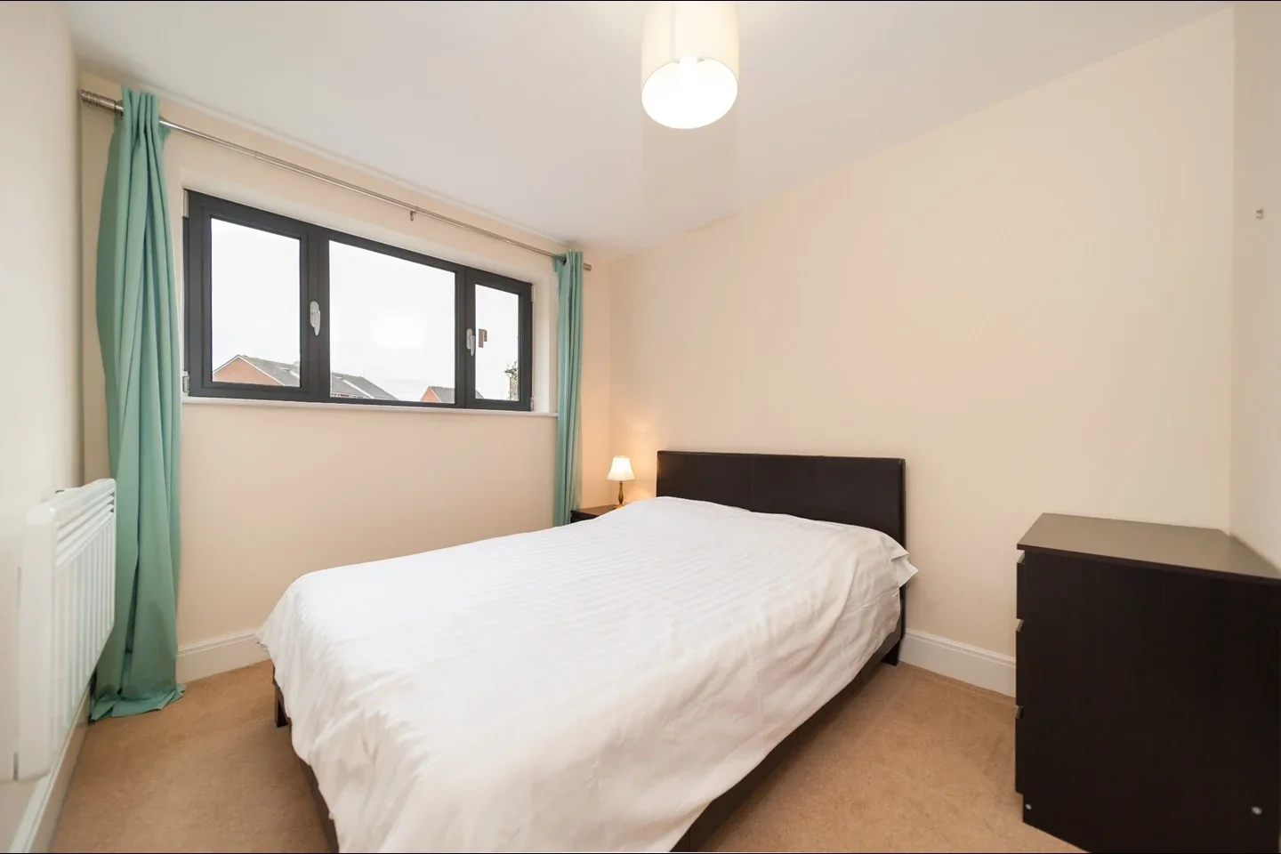 Flat Spa Road in Greater London