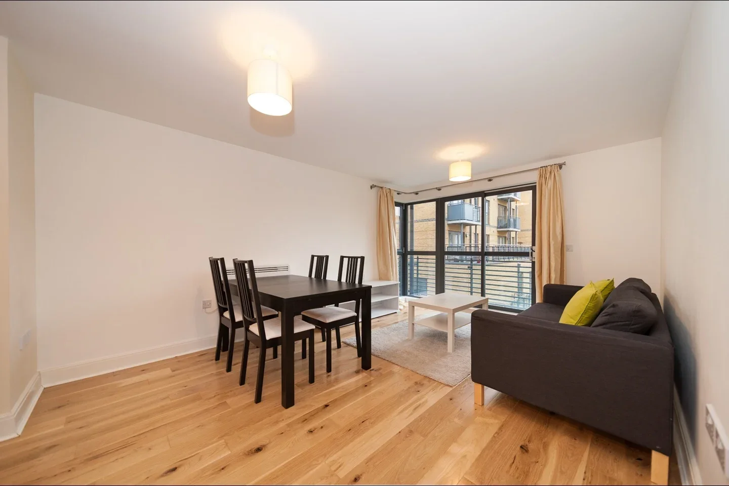 Flat Spa Road in Greater London