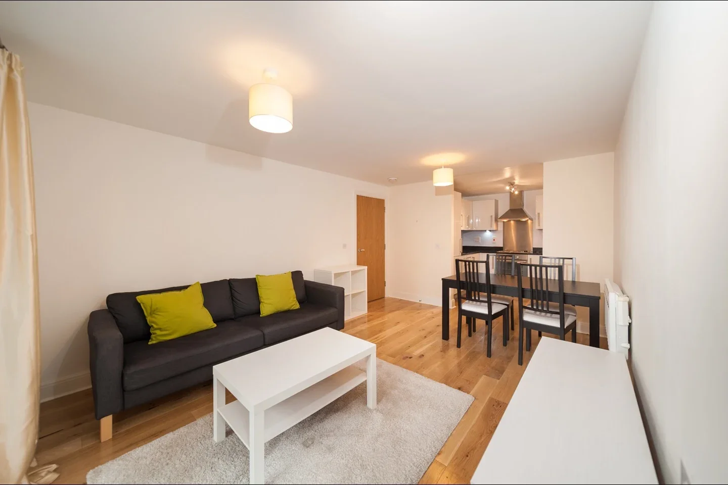 Flat Spa Road in Greater London