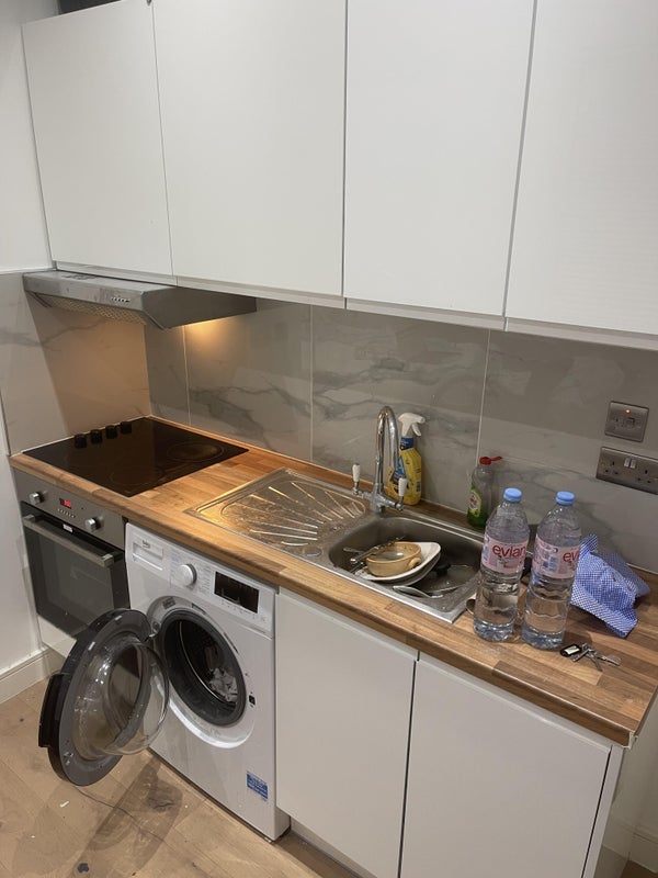 Flat Windus Walk in Greater London