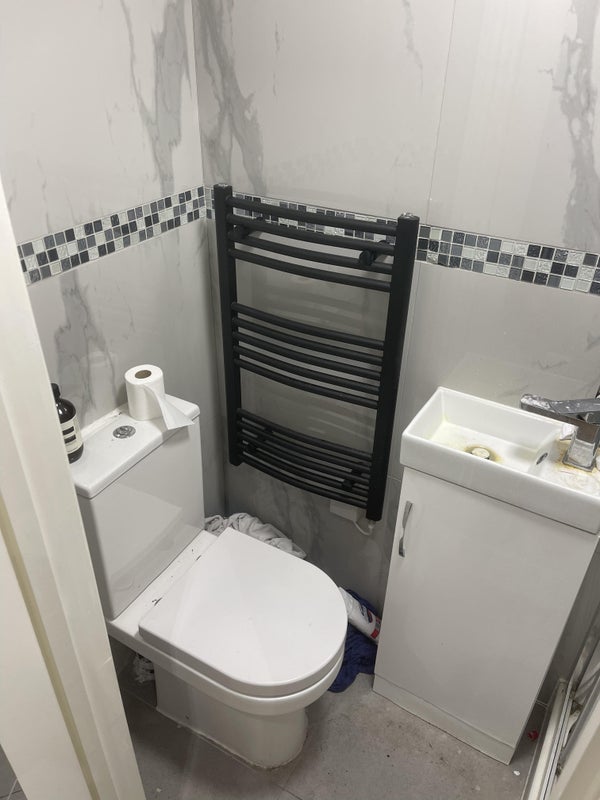 Flat Windus Walk in Greater London